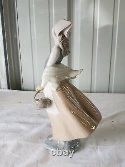 Vintage NAO Lladro Daisa Figure Lady With Fruit Basket-Made In Spain