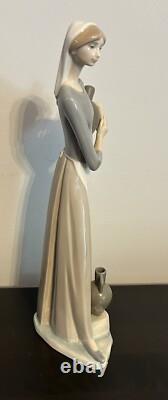 Vintage NAO Lladro Woman With Water Ewers H-28 M Spain 13 Excellent Condition