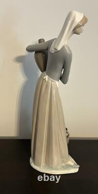 Vintage NAO Lladro Woman With Water Ewers H-28 M Spain 13 Excellent Condition