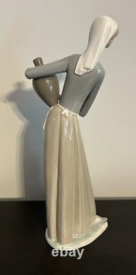 Vintage NAO Lladro Woman With Water Ewers H-28 M Spain 13 Excellent Condition