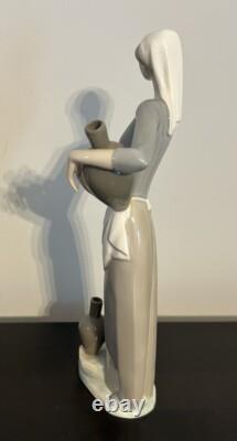 Vintage NAO Lladro Woman With Water Ewers H-28 M Spain 13 Excellent Condition