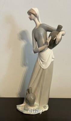 Vintage NAO Lladro Woman With Water Ewers H-28 M Spain 13 Excellent Condition