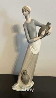 Vintage NAO Lladro Woman With Water Ewers H-28 M Spain 13 Excellent Condition