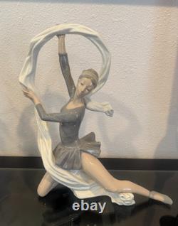 Vintage NAO by Lladro Dancer With Veil Porcelain Ballerina Figurine Excellent