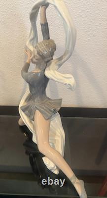 Vintage NAO by Lladro Dancer With Veil Porcelain Ballerina Figurine Excellent