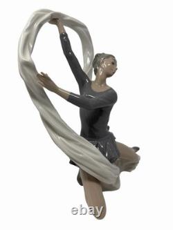 Vintage NAO by Lladro Dancer With Veil Porcelain Ballerina Figurine Excellent