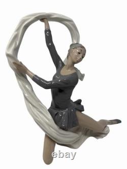Vintage NAO by Lladro Dancer With Veil Porcelain Ballerina Figurine Excellent