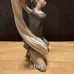 Vintage NAO by Lladro Dancer With Veil Porcelain Ballerina Figurine Excellent