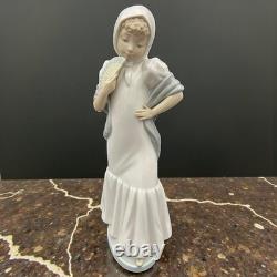 Vintage NAO by Lladro Madrid Girl with Fan Figurine Spain Porcelain Daisa 1980