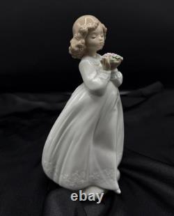 Vintage Nao By Lladro 2002 Porcelain Figurine Girl Holding Flowers Handmade Spai