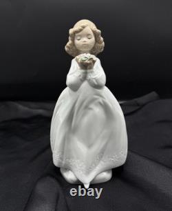 Vintage Nao By Lladro 2002 Porcelain Figurine Girl Holding Flowers Handmade Spai
