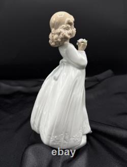 Vintage Nao By Lladro 2002 Porcelain Figurine Girl Holding Flowers Handmade Spai