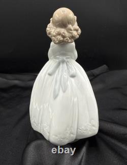 Vintage Nao By Lladro 2002 Porcelain Figurine Girl Holding Flowers Handmade Spai