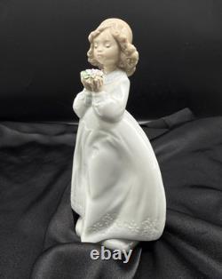 Vintage Nao By Lladro 2002 Porcelain Figurine Girl Holding Flowers Handmade Spai
