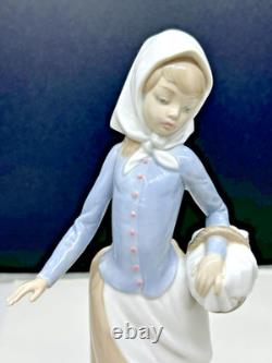 Vintage Nao / Lladro Porcelain Figurine Girl / Woman Carrying Basket Model # 590