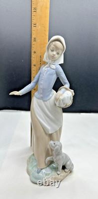 Vintage Nao / Lladro Porcelain Figurine Girl / Woman Carrying Basket Model # 590