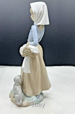 Vintage Nao / Lladro Porcelain Figurine Girl / Woman Carrying Basket Model # 590