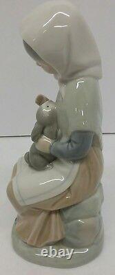 Vintage Nao Lladrogirl With Bunny Rabbitmade In Spainexcellent Condition