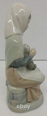 Vintage Nao Lladrogirl With Bunny Rabbitmade In Spainexcellent Condition