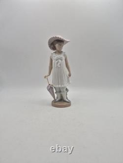 Vintage Nao by Lladro Figurine April Showers Girl with Umbrella #1126 Mint 7.5