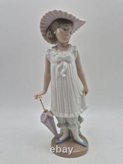 Vintage Nao by Lladro Figurine April Showers Girl with Umbrella #1126 Mint 7.5