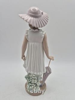Vintage Nao by Lladro Figurine April Showers Girl with Umbrella #1126 Mint 7.5
