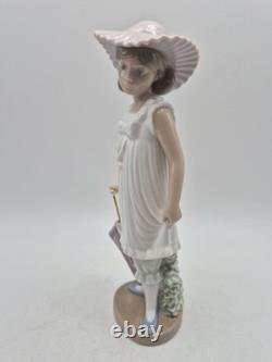 Vintage Nao by Lladro Figurine April Showers Girl with Umbrella #1126 Mint 7.5