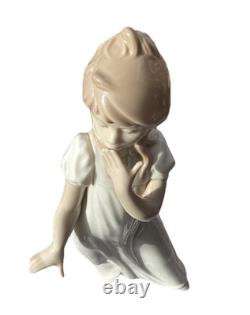 Vintage Rare 1977 Porcelain Lladro Handmade Yawning Young Girl Numbered Figure