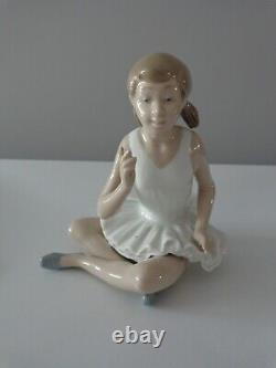 Vintage Rare Porcelain Nao by Lladro Ballerinas Figure Attentive Ballet Girl