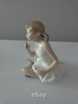 Vintage Rare Porcelain Nao by Lladro Ballerinas Figure Attentive Ballet Girl