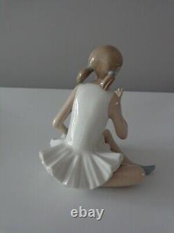 Vintage Rare Porcelain Nao by Lladro Ballerinas Figure Attentive Ballet Girl