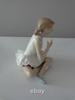 Vintage Rare Porcelain Nao by Lladro Ballerinas Figure Attentive Ballet Girl