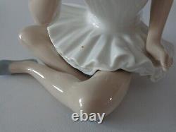 Vintage Rare Porcelain Nao by Lladro Ballerinas Figure Attentive Ballet Girl