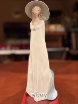 Vtg Nao by Lladro Spring Sun Porcelain Figurine 1682 Elegant Lady Blue Hat 12.5
