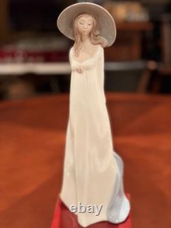 Vtg Nao by Lladro Spring Sun Porcelain Figurine 1682 Elegant Lady Blue Hat 12.5