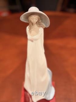 Vtg Nao by Lladro Spring Sun Porcelain Figurine 1682 Elegant Lady Blue Hat 12.5