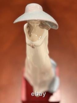Vtg Nao by Lladro Spring Sun Porcelain Figurine 1682 Elegant Lady Blue Hat 12.5