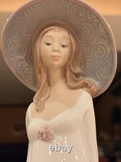 Vtg Nao by Lladro Spring Sun Porcelain Figurine 1682 Elegant Lady Blue Hat 12.5