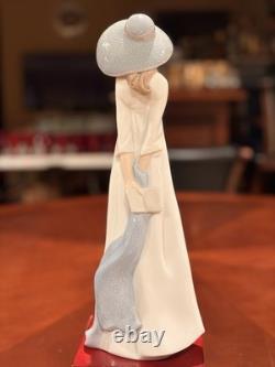 Vtg Nao by Lladro Spring Sun Porcelain Figurine 1682 Elegant Lady Blue Hat 12.5
