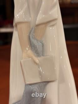 Vtg Nao by Lladro Spring Sun Porcelain Figurine 1682 Elegant Lady Blue Hat 12.5