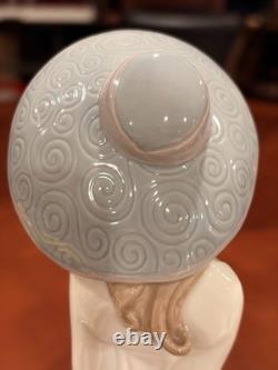 Vtg Nao by Lladro Spring Sun Porcelain Figurine 1682 Elegant Lady Blue Hat 12.5