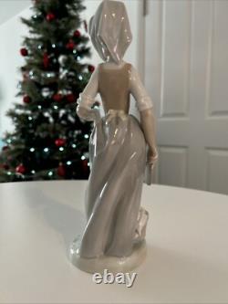 Washday Girl Figure By NAO/Lladro